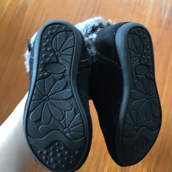 💕 4/$30 Black fall boots - Picture 4 of 5